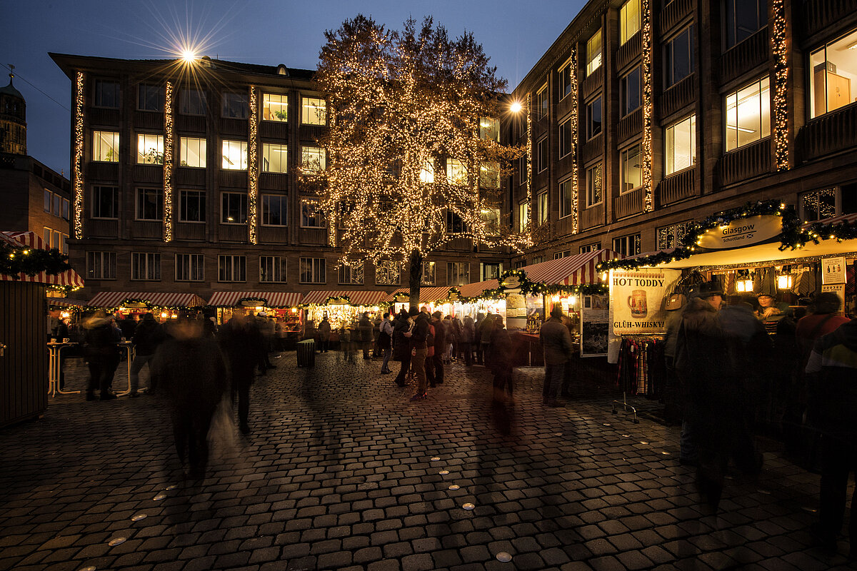 https://quartiere-nuernberg.de/fileadmin/_processed_/3/7/csm_markt_der_partnerstaedte_nuernberg_1754668_foto_florian_trykowski_5dd47466e8.jpg
